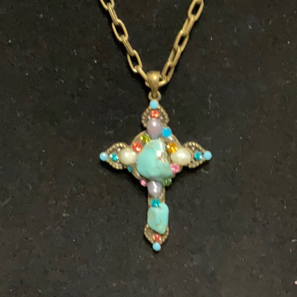 Cross necklace with chain.